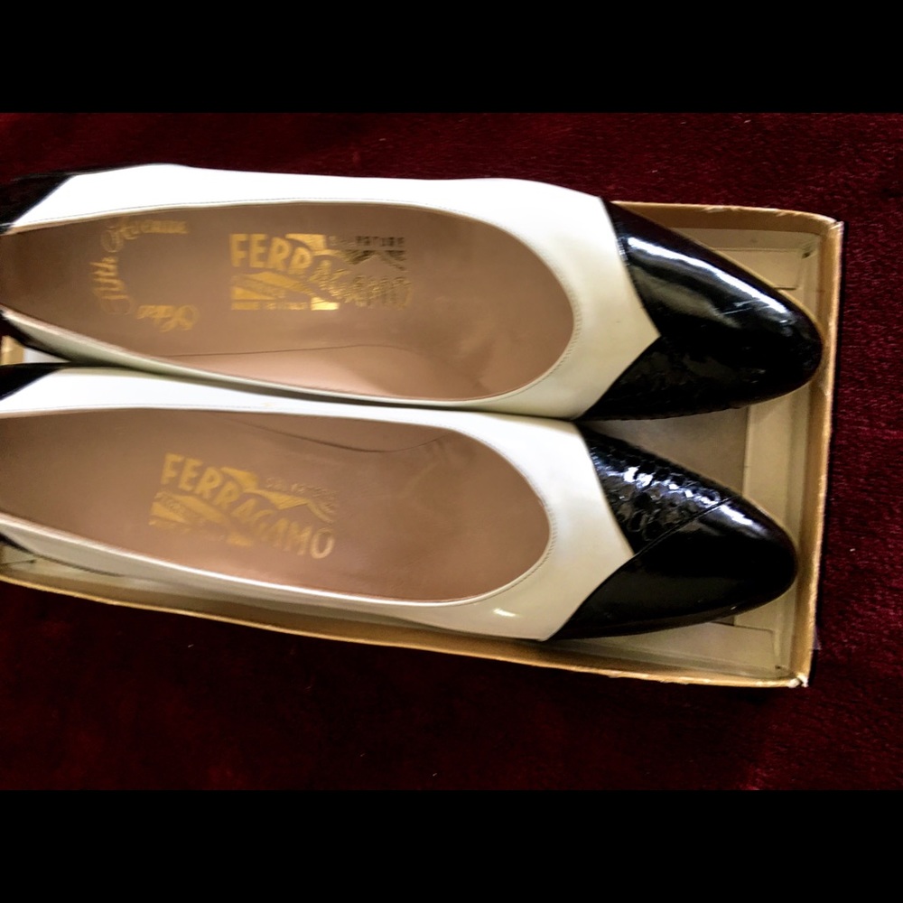 Ferrigamo Spectator Pumps.     NWOT